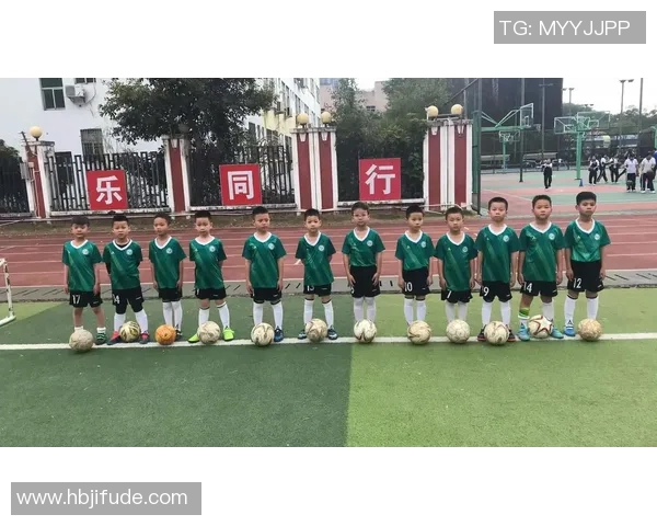 小学生足球教学视频全面解析提升孩子们的足球技能与团队合作能力